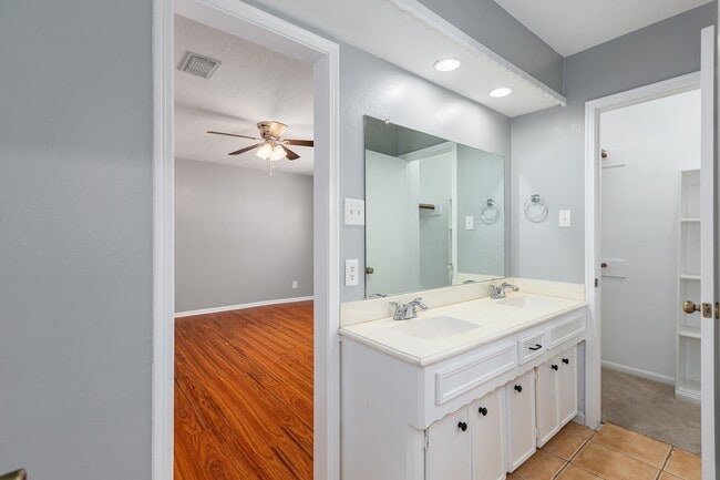 Building Photo - 5502 Forest Timbers Dr