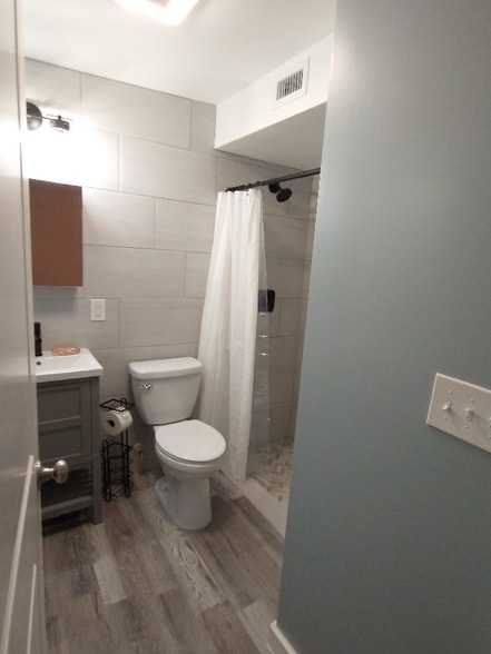 Building Photo - 135 NW Shannon Ave