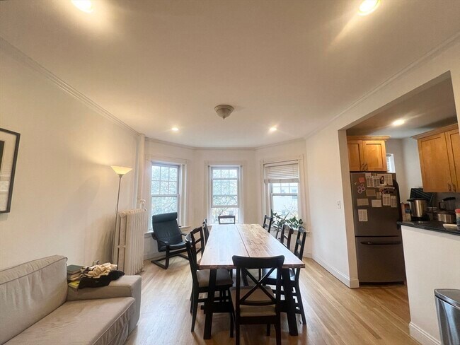 Building Photo - 55 Magazine St