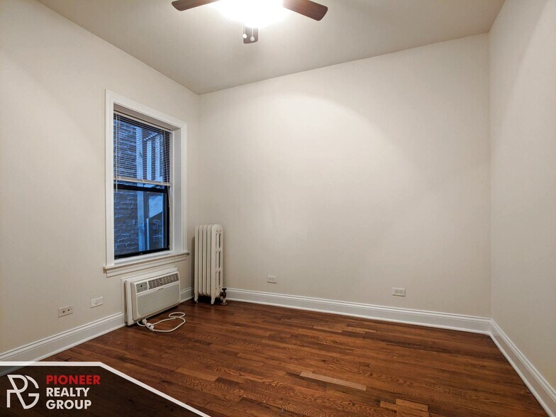 Building Photo - 736 W Addison St