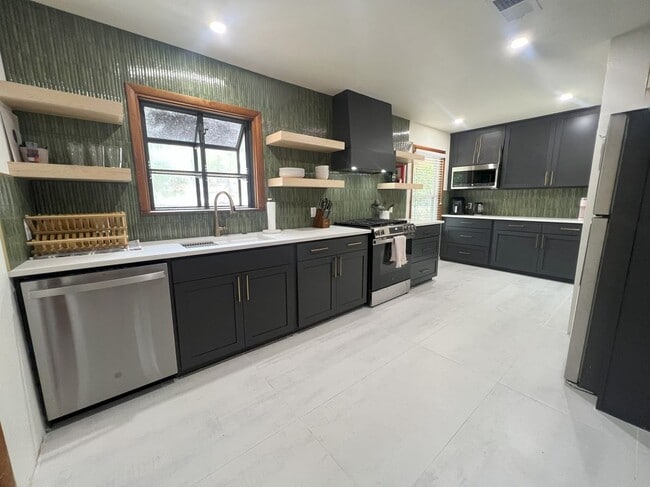 Building Photo - 1003 W Bluebonnet Dr