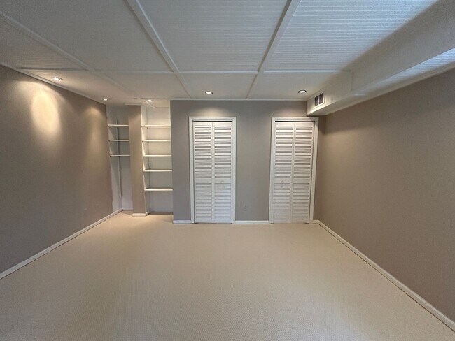 Building Photo - Central AVL - Large Custom Built Home with...