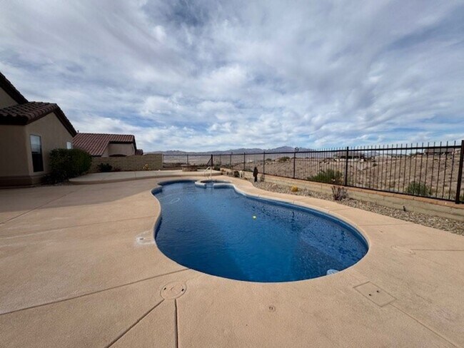 Building Photo - 3 BR on the GOLF COURSE with POOL-Laughlin Ranch with views
