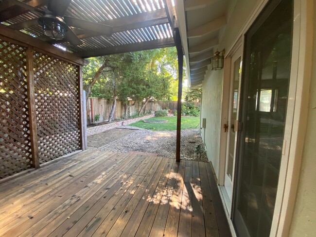 Building Photo - Pleasanton Single Story House 4 bed/2 bath, Downtown next to Amador Valley High! Great Location