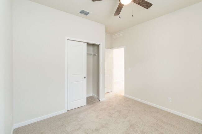 Building Photo - Beautiful 4/2 Energy Efficient Home in St....