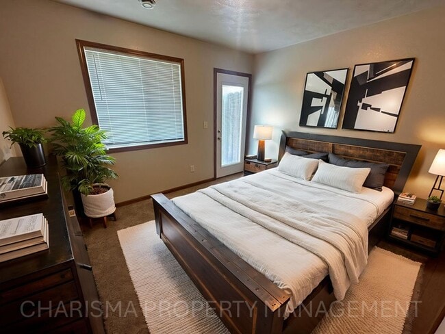 Building Photo - 2 BEDROOM, 1 BATH, NO STEPS, ATTACHED GARA...
