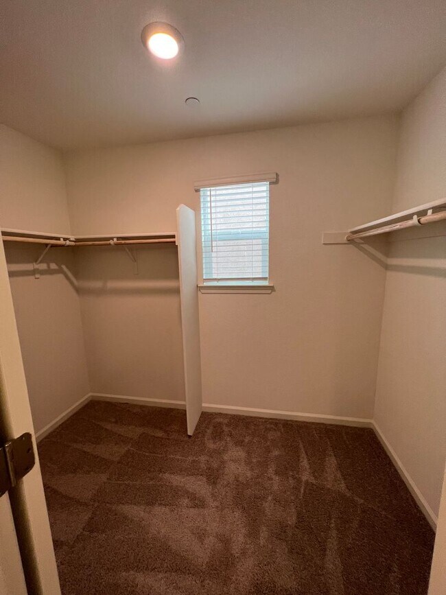 Building Photo - Beautiful 3 Bedroom Enclave at Folsom Ranch Home!
