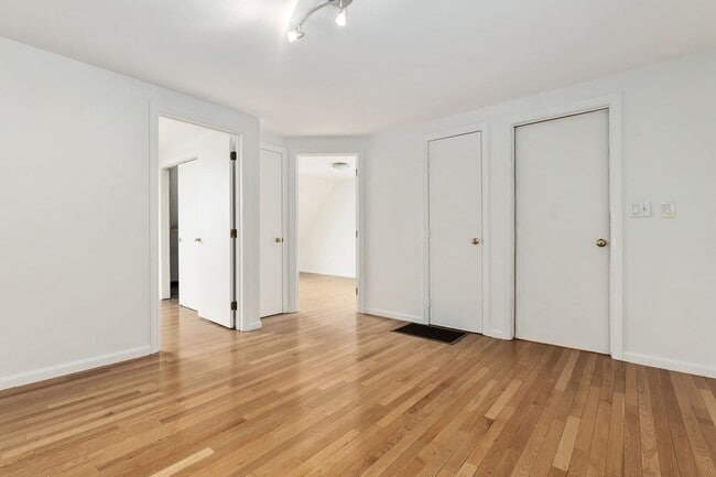 Building Photo - 47 Lake St