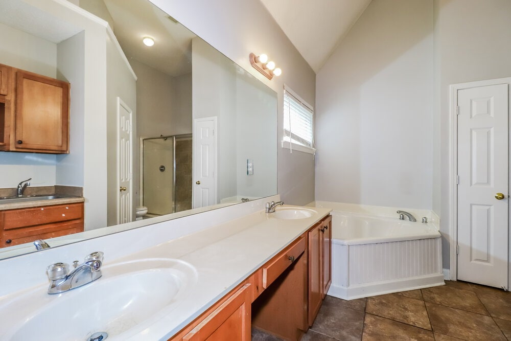 Building Photo - 7575 Glen Creek Ln