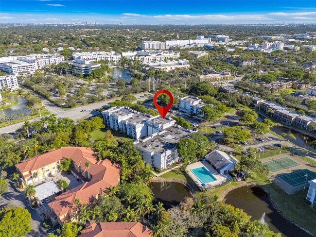Building Photo - 711 N Pine Island Rd