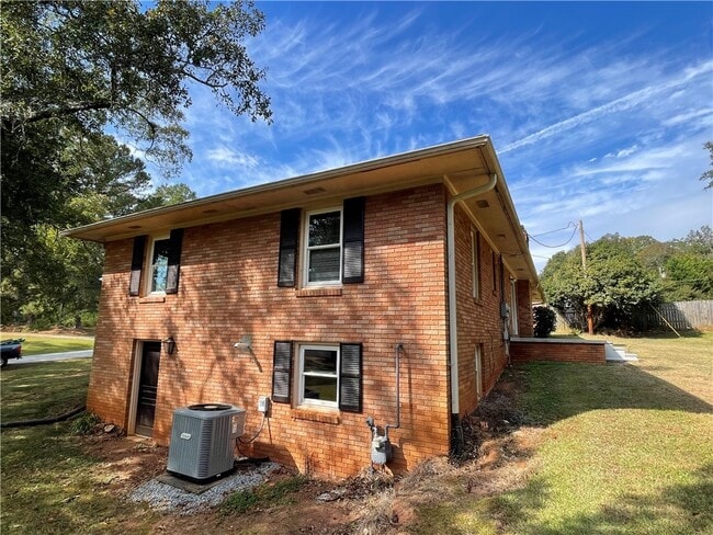 Building Photo - 202 Mahaffey Dr