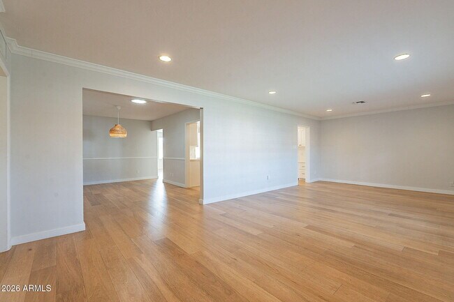 Building Photo - 5715 E Calle Del Paisano