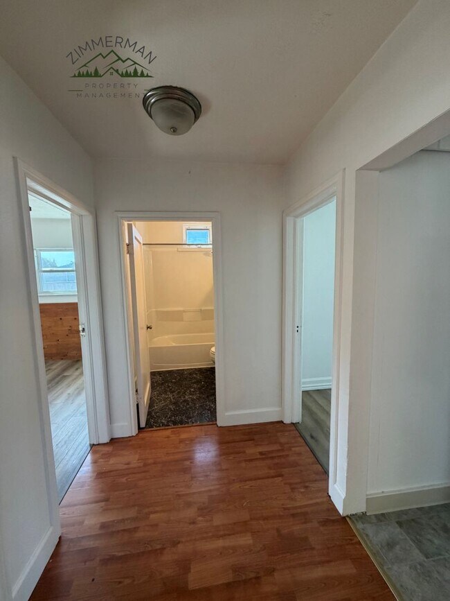 Building Photo - 460 S 41st St