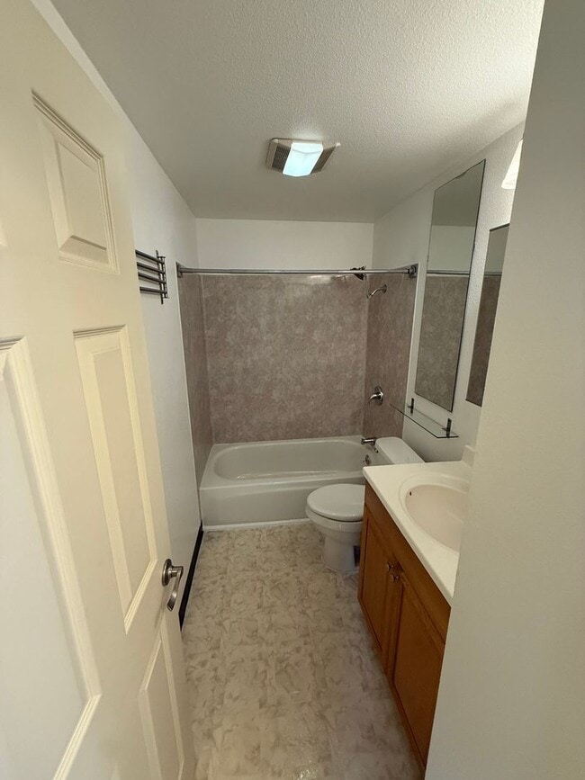 Building Photo - JHOP01