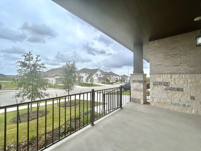 Building Photo - Modern 5/BR 4/BA with Stylish Finishes, Sp...