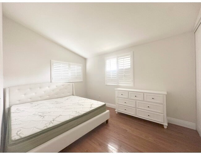 Building Photo - 19852 E Round Hill Ln