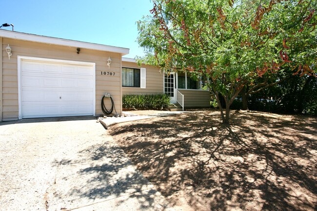 Primary Photo - 3Br 1 Ba Country Charmer