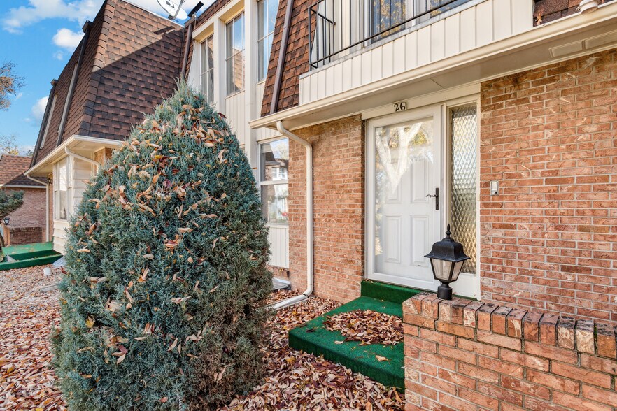 Building Photo - 1200 S Monaco Street Pky