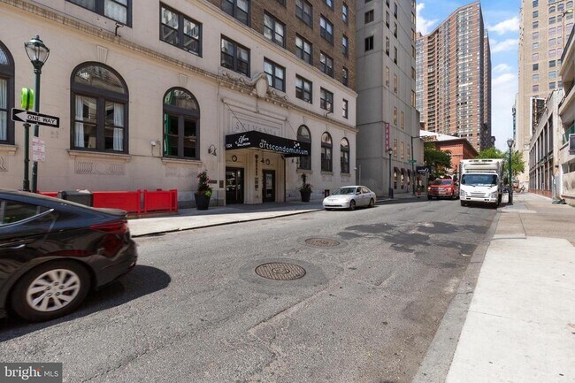 Building Photo - 1324 Locust St