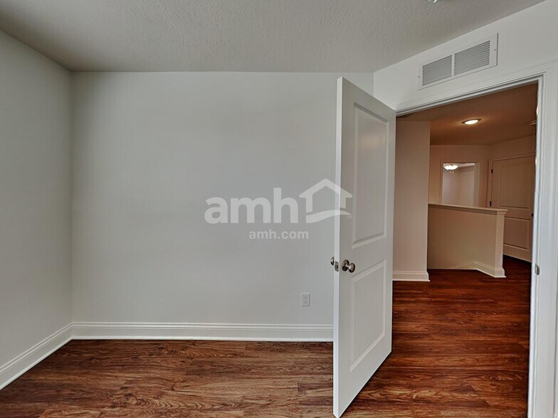 Building Photo - 8399 Northpoint Dr