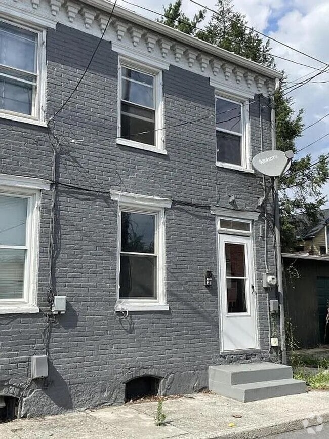 Building Photo - Dickinson Students - 3 Bedroom Available!