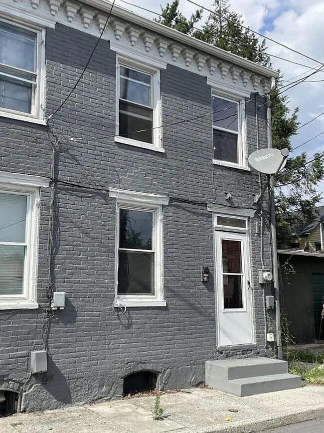 Building Photo - Dickinson Students - 3 Bedroom Available!
