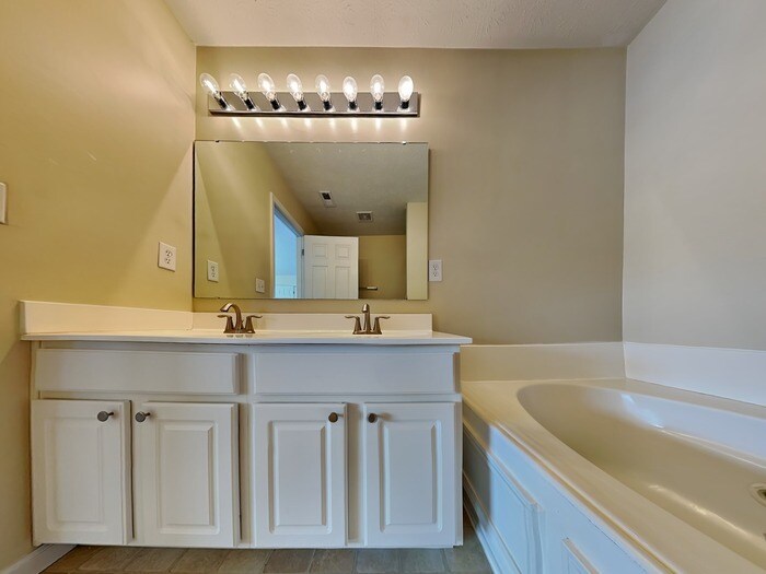 Building Photo - 10414 Bellchime Ct