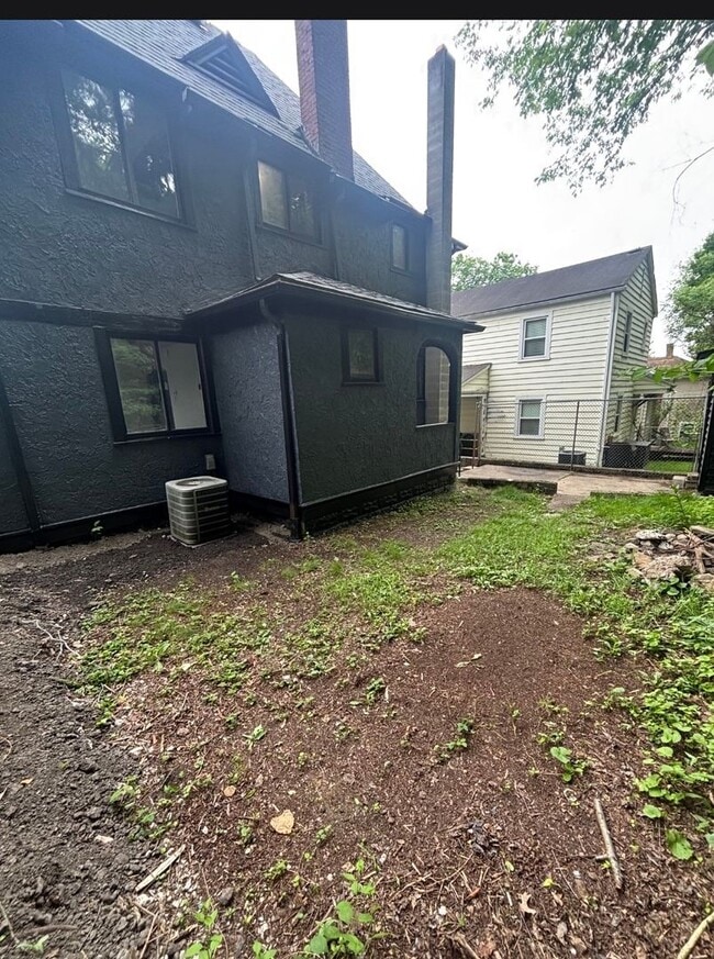 Building Photo - Fully updated 4 bedroom 2 bathroom house for rent!