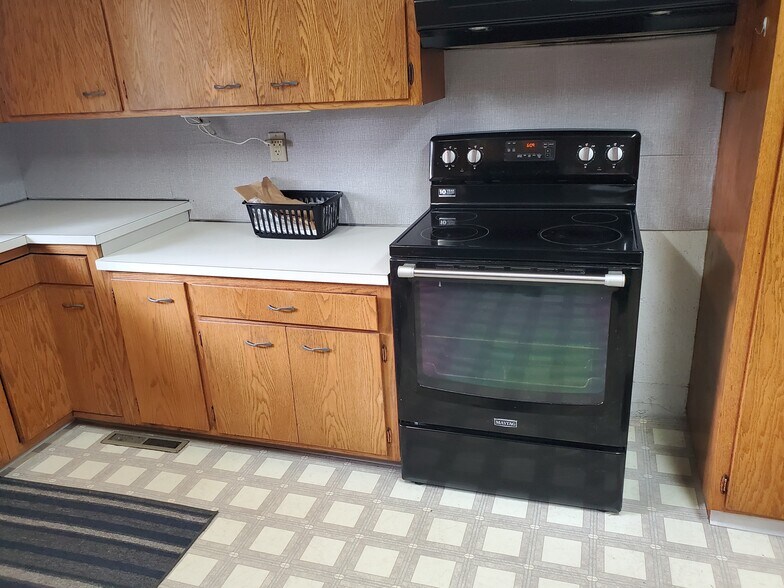 Building Photo - 502 E 1st St S