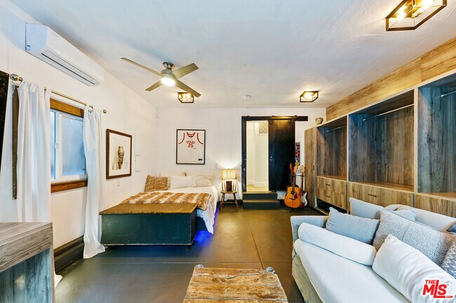 Building Photo - 1760 Nichols Canyon Rd