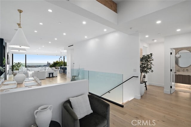 Building Photo - 807 N Paulina Ave