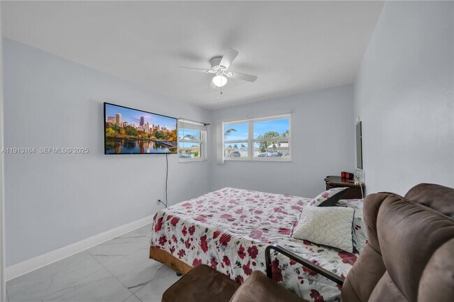 Building Photo - 246 SE 44th St