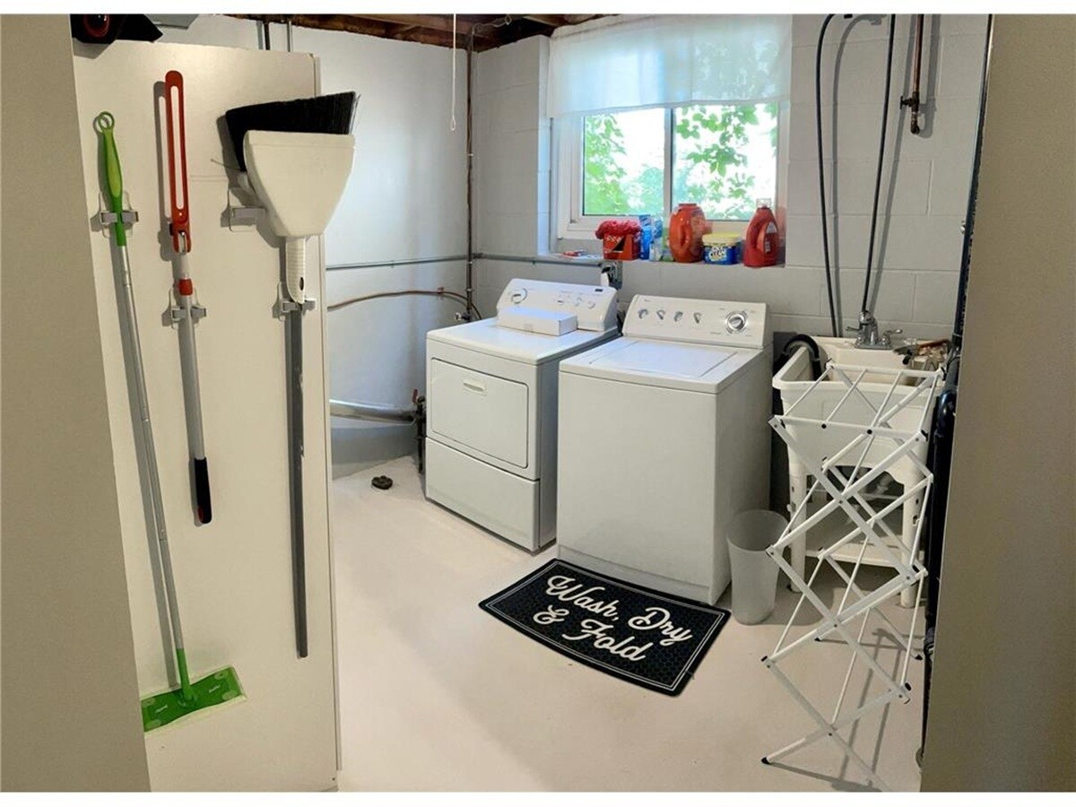 Building Photo - 901 Summer St NE