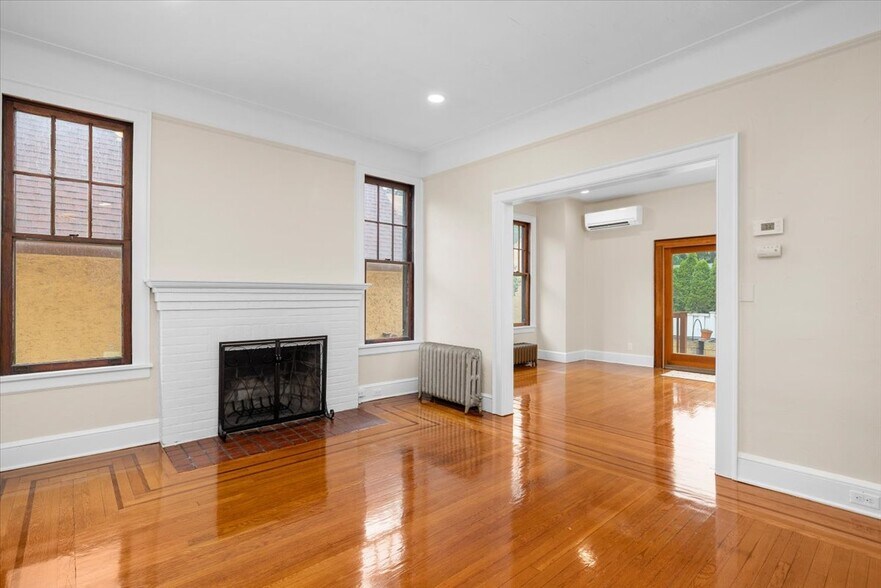 Building Photo - 78 Violet Ave