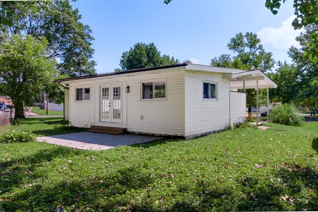 Building Photo - "Charming 4-Bed, 2-Bath Florissant Home wi...