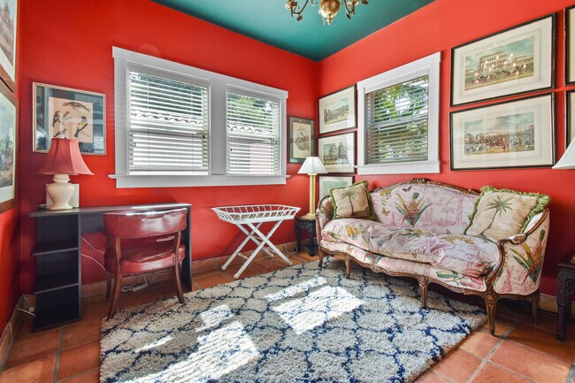 Building Photo - 194 Almeria Rd