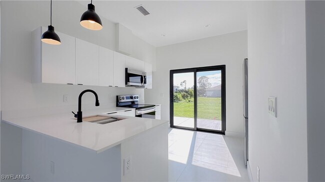 Building Photo - 714 Chambers St E