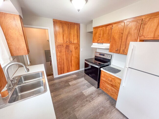 Building Photo - 147 W Fremont Ave