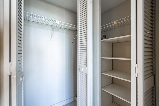 Building Photo - 3175 NE 48th Ct