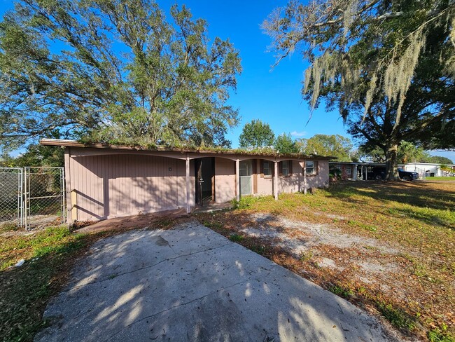 Building Photo - ADORABLE 4 Bedroom, 2 Bath Home Available ...