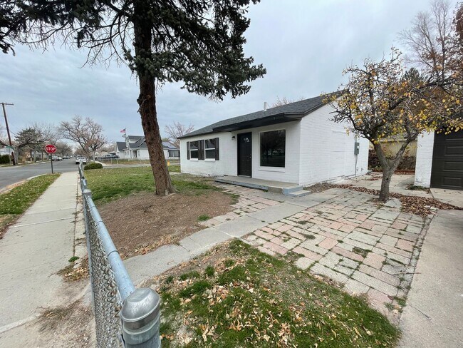 Building Photo - Charming 3 Bed/1 Bath Home!