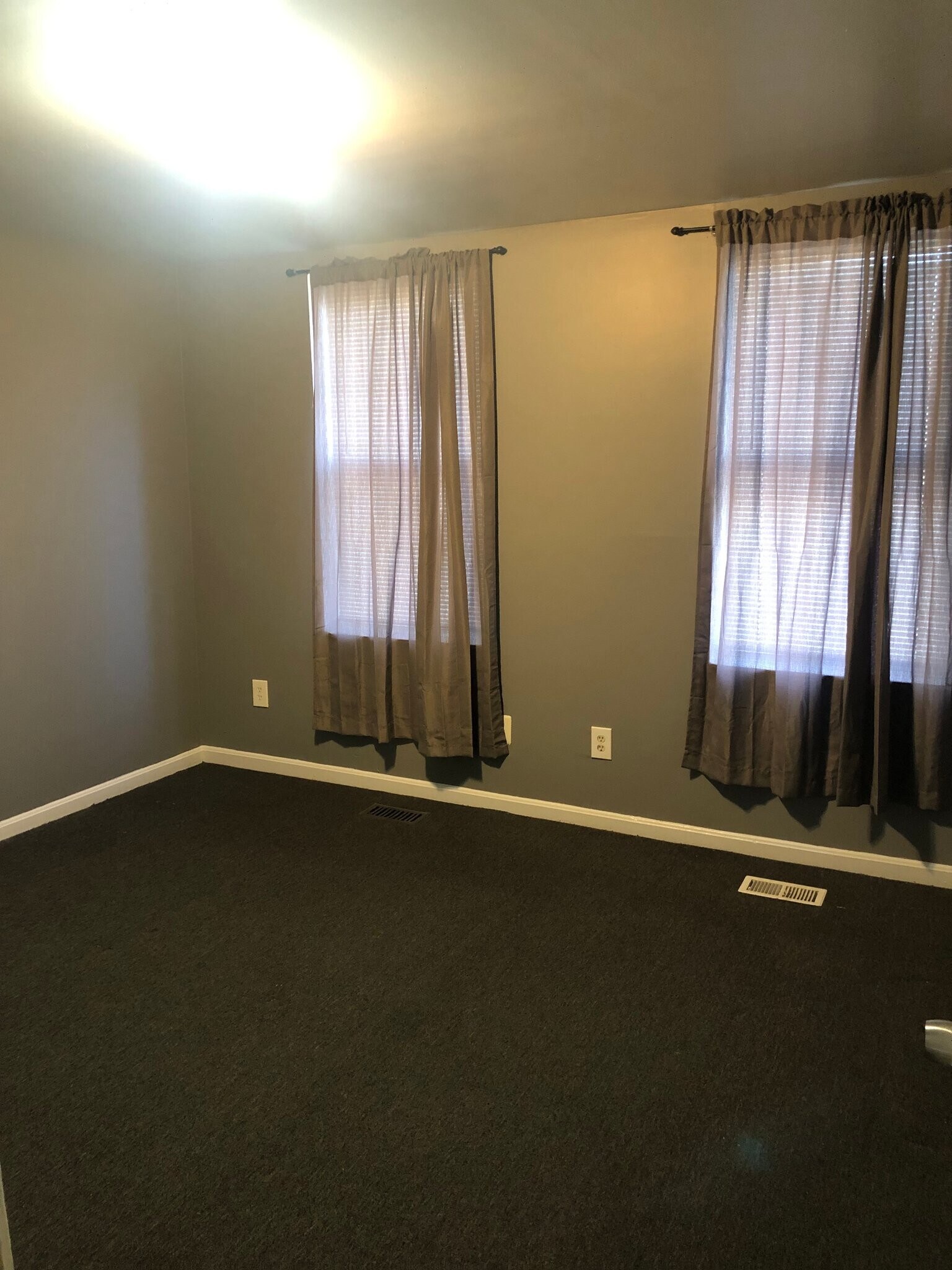 Building Photo - 4101 Fernhill Ave