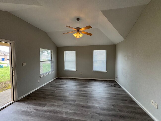 Building Photo - 1204-1206 Sironia Trail
