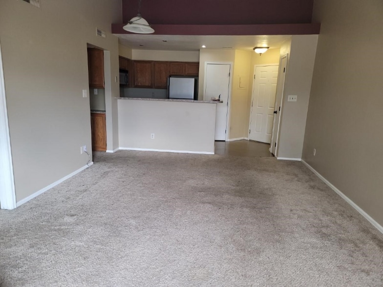 Building Photo - 1074 Acapulco Ct