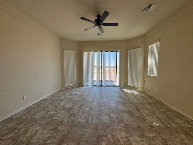 Building Photo - 3 Bedroom Exec Home Bullhead Parkway close...
