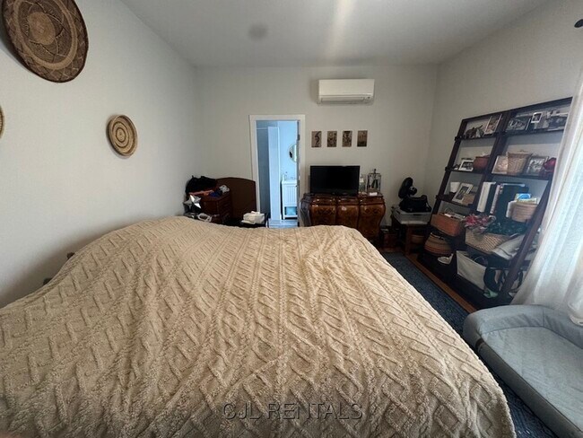 Building Photo - 9 Harding St