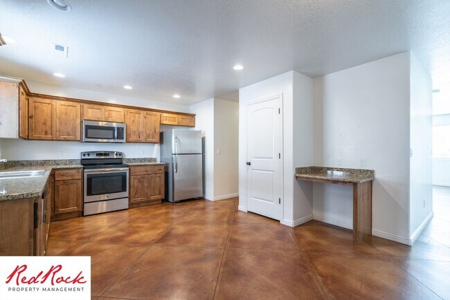 Building Photo - 2801 E 450 N