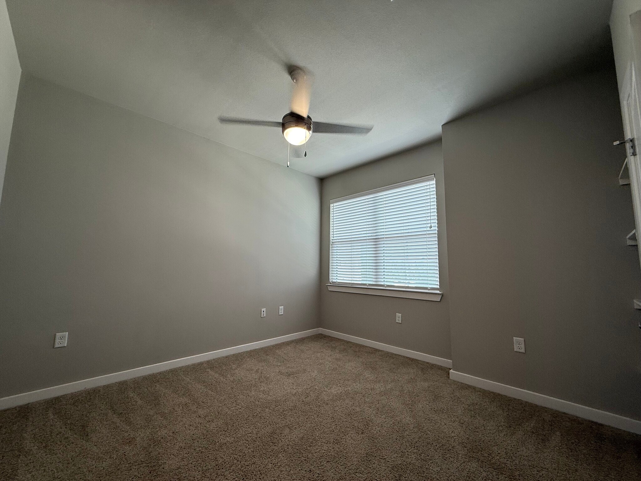 Building Photo - 3144 Gorge Way