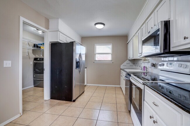 Building Photo - 1906 N Chambers Ter