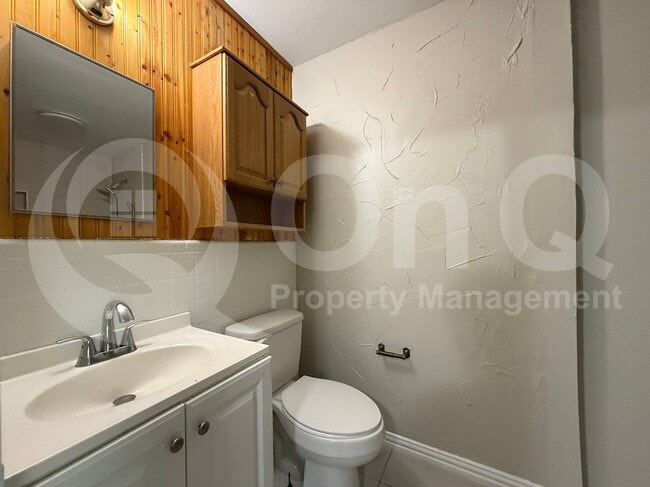 Building Photo - 362 S Shore Pl